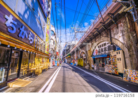 日本の東京都市景観10月。新橋駅烏森口寄り。高架下の飲み屋街などを望む。左奥は新橋駅方向=27日 日本の東京都市景観10月。新橋駅烏森口寄り。高架下の飲み屋街などを望む。左奥は新橋駅方向=27日 119716158