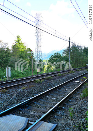 上牧小松踏切付近　JR上越線　線路　みなかみ町　 119717316