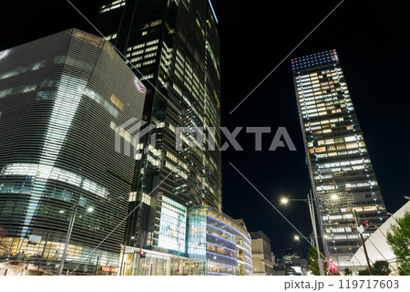東京駅八重洲口の夜景 東京駅八重洲口の夜景 119717603