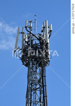 通信イメージ（電波塔:基地局） 119717928