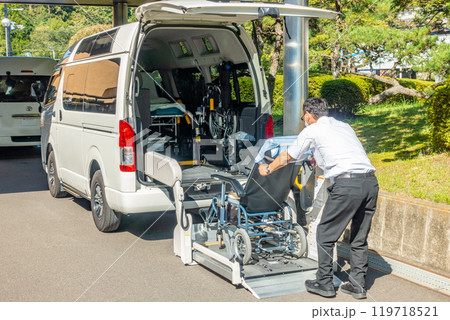 介護タクシー　福祉運送車両　訪問介護サービス　スイングアームリフト　車いす仕様車 119718521