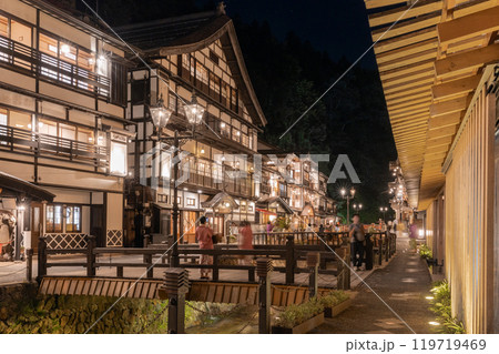 銀山温泉 夏の夜景 銀山温泉 夏の夜景 119719469