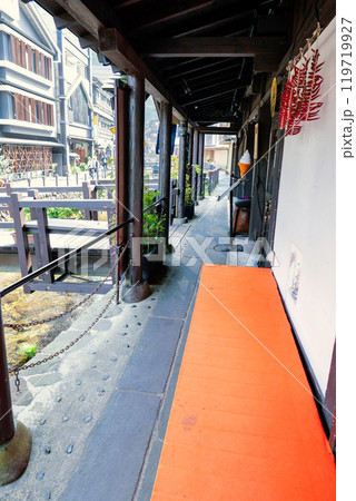 レトロな喫茶店(縦) レトロな喫茶店(縦) 119719927