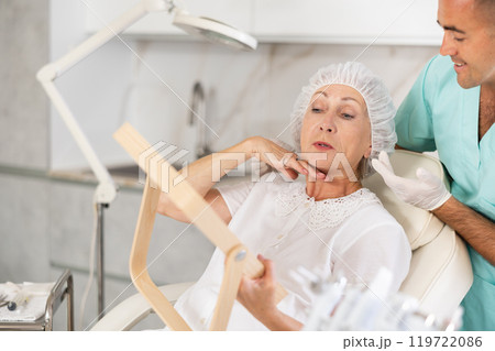 doctor displays outcome doctor displays outcome 119722086