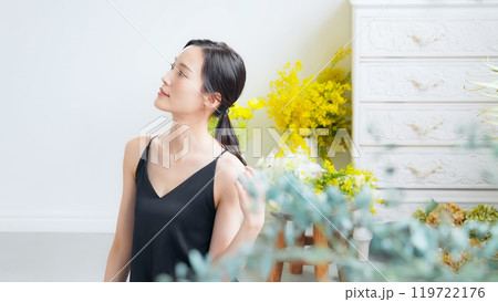 女性の美容ポートレート　スキンケア　コスメ 119722176