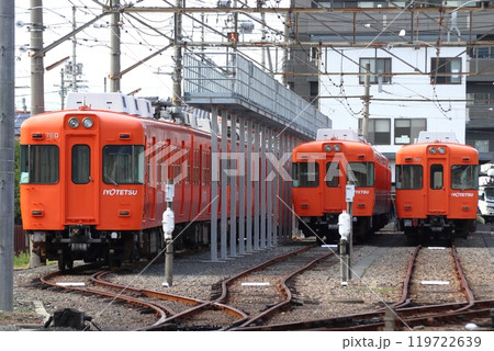 伊予鉄道古町車両工場に留置中の郊外線700系電車 119722639