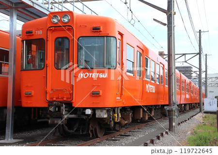 伊予鉄道古町車両工場に留置中の郊外線700系電車 119722645