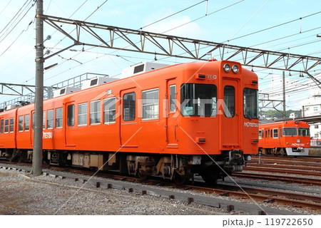 伊予鉄道古町車両工場に留置中の郊外線700系電車 119722650
