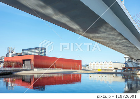 【青森港：青森ベイエリア】早朝の青森駅周辺ベイエリア 119726001