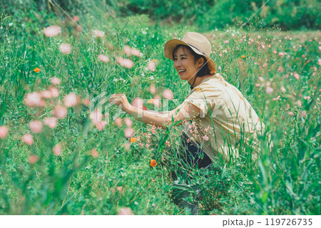 花農園で、お花摘み 花農園で、お花摘み 119726735