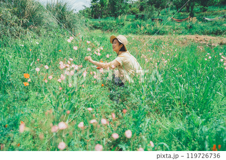 花農園で、お花摘み 花農園で、お花摘み 119726736