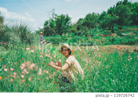 お花摘み お花摘み 119726742