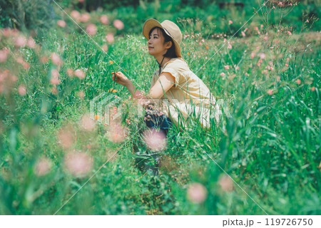 花農園で、お花摘み 119726750