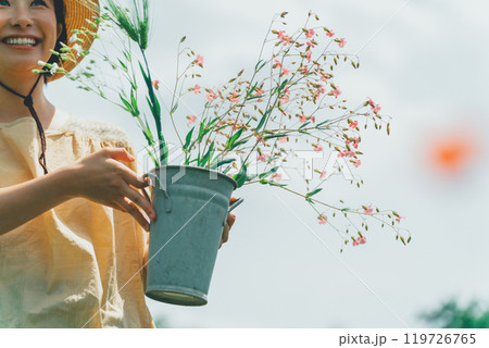 花農園で、お花摘み 119726765