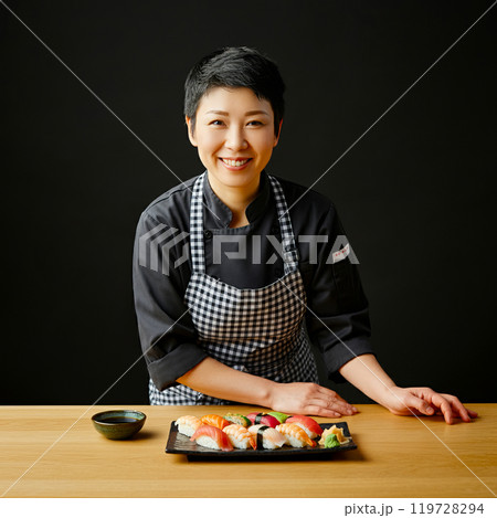 お寿司を作る板前職人 お寿司を作る板前職人 119728294