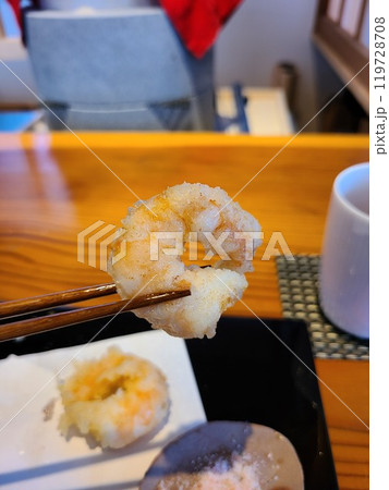 小さめだが極上の海老天婦羅 小さめだが極上の海老天婦羅 119728708