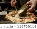 もんじゃ焼き　調理中　飲食店　01　 119729114