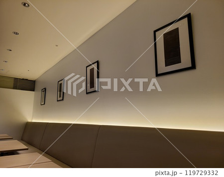 飲食店の美しい内装 119729332