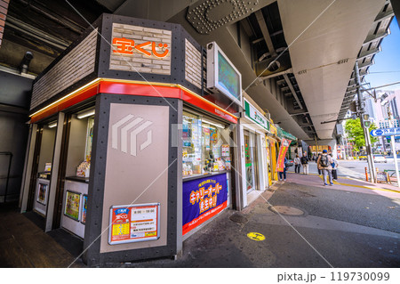 日本の東京都市景観 キャリーオーバー発生中!!…新橋駅銀座口チャンスセンターなどを望む=10月27日 日本の東京都市景観 キャリーオーバー発生中!!…新橋駅銀座口チャンスセンターなどを望む=10月27日 119730099