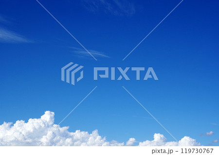 夏の青空と雲 夏の青空と雲 119730767