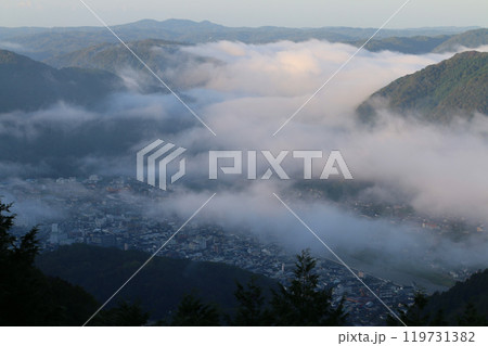 雲海と備中松山城・雲海展望台（岡山県・高梁市） 119731382