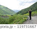 カズベキの山間で写真撮影 119731667