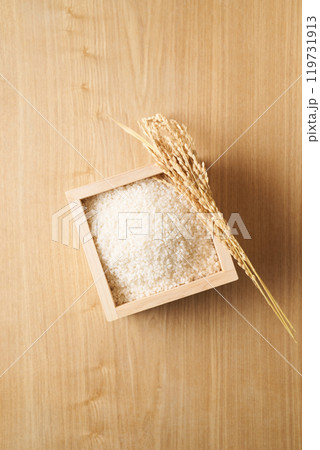 升に盛ったお米 升に盛ったお米 119731913