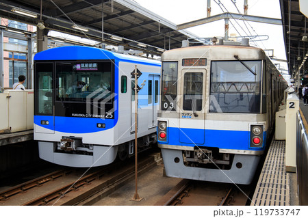 姪浜駅で並ぶ福岡市交通局4000系と1000系（福岡市営地下鉄） 119733747