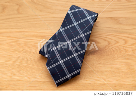 紺色のネクタイ 119736837