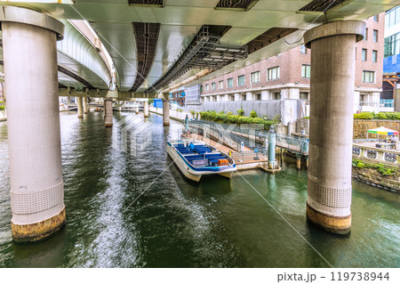 日本の東京都市景観 日本橋。日本橋クルーズや再開発などを望む＝10月24日 119738944