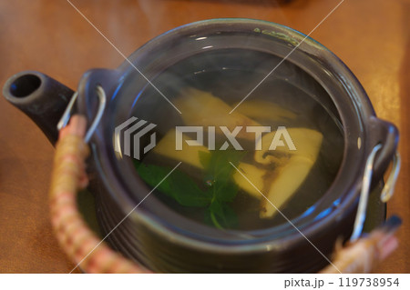 秋の味覚 マツタケの土瓶蒸し 秋の味覚 マツタケの土瓶蒸し 119738954