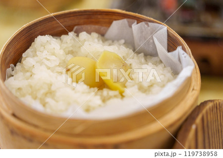 栗ご飯、栗おこわ、秋の味覚のイメージ 119738958