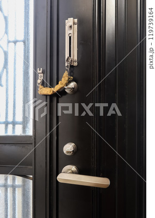 防犯対策ワンキーツーロック 119739164