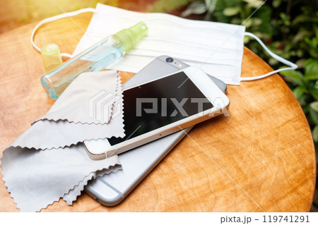 Cleaning the smartphone 119741291