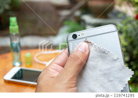 Cleaning the smartphone 119741295