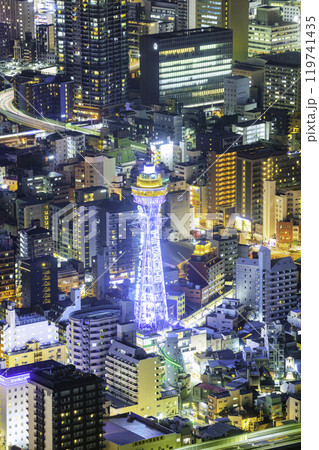 あべのハルカス展望台から見ることができる大阪夜景　ライトアップされて輝く通天閣 119741435