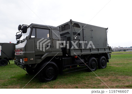 陸上自衛隊の冷凍冷蔵車 119746607