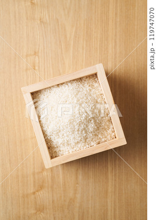 升に盛ったお米 升に盛ったお米 119747070