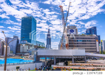 日本の東京都市景観 新宿駅前や西口再開発などを望む。右は KEIO新宿駅や京王百貨店＝10月21日 119747189