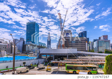 日本の東京都市景観 新宿駅前や西口再開発などを望む。右は KEIO新宿駅や京王百貨店=10月21日 日本の東京都市景観 新宿駅前や西口再開発などを望む。右は KEIO新宿駅や京王百貨店=10月21日 119747287