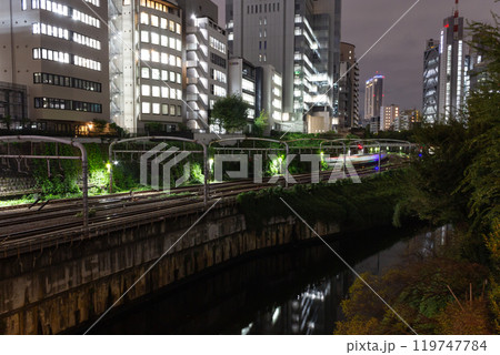 中央総武線と水道橋の夜景 中央総武線と水道橋の夜景 119747784