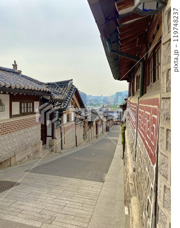 韓国の古い街並み 韓国の古い街並み 119748237