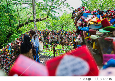 ソウル　南山公園のテラス 119748240