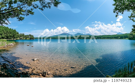 北海道の静寂な湖と青空 北海道の静寂な湖と青空 119749323