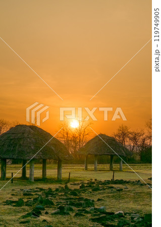 大湯環状列石の夕景 119749905