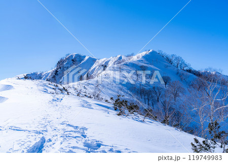 【雪山素材】冬の小遠見山から見た風景【長野県】 【雪山素材】冬の小遠見山から見た風景【長野県】 119749983