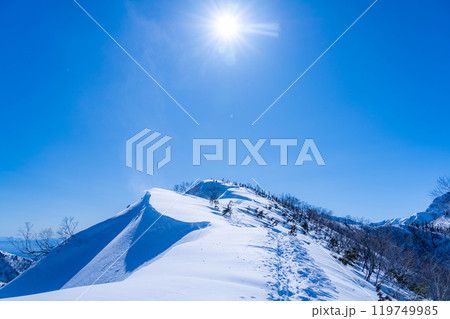 【雪山素材】冬の小遠見山から見た風景【長野県】 【雪山素材】冬の小遠見山から見た風景【長野県】 119749985