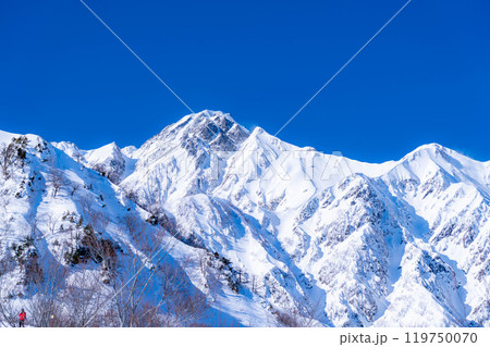 【雪山素材】冬の五竜岳に現れる雪渓・武田菱【長野県】 119750070