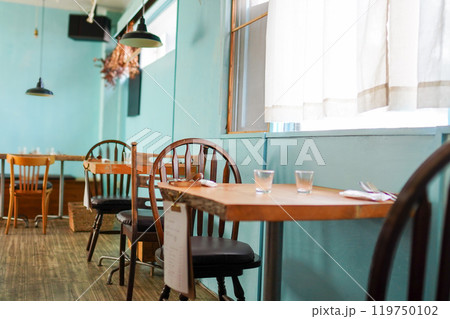 カフェの店内 119750102