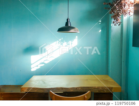 朝の木漏れ日とテーブル 朝の木漏れ日とテーブル 119750106